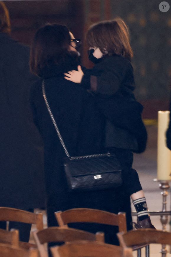 Gaëlle Pietri (ex-compagne du défunt) et son fils Orso - Arrivées aux obsèques (bénédiction) de Gaspard Ulliel en l'église Saint-Eustache à Paris. Le 27 janvier 2022
© Jacovides-Moreau / Bestimage
