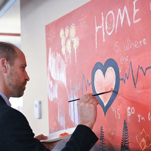 Leur message soutient l'Australie et la communauté juive

Le Prince de Galles met la dernière main à la peinture murale Wall of Hope lors de sa visite des nouveaux bureaux de Centrepoint dans l'est de Londres, à l'occasion de son 20e anniversaire en tant que parrain de l'organisation caritative. Date de la photo : mardi 9 décembre 2025. Photo : Eddie Mulholland/Daily Telegraph/PA Wire