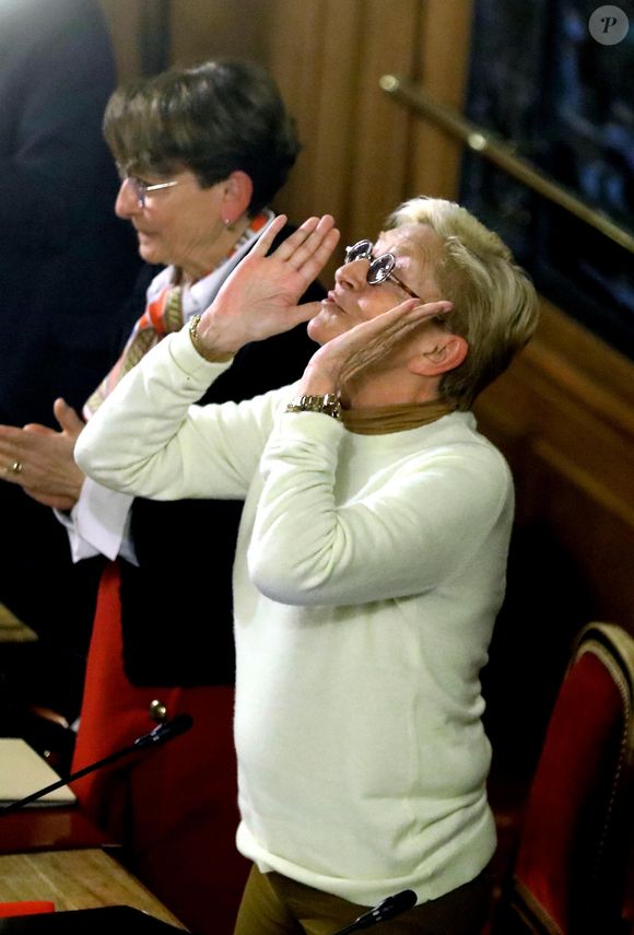 Et cela, après une longue lutte contre son cancer des os.

Isabelle Balkany, maire par intérim pendant la détention de son mari, préside le dernier conseil municipal de la commune de Levallois Perret avant les élections de mars 2020, à la mairie de Levallois-Perret, France, le 13 février 2020. © Dominique Jacovides/Bestimage