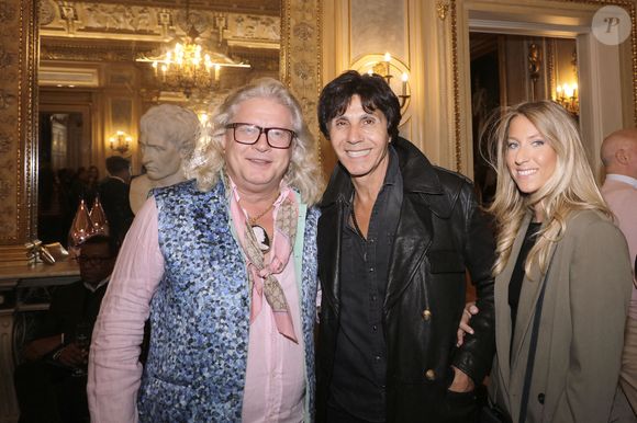 De 30 ans sa cadette, à la mairie du 18e arrondissement de Paris

Exclusif - Jean-Luc Lahaye avec sa compagne Paola et Pierre-Jean Chalençon - Soirée "Octobre Rose" au Palais Vivienne organisée par Véronique Koch et pour marraine Fabienne Thibeault à Paris le 16 octobre 2023. © Cédric Perrin/Bestimage 