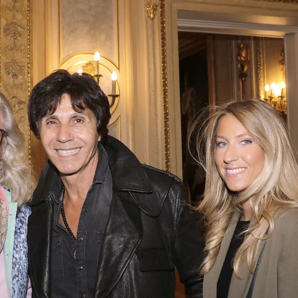 De 30 ans sa cadette, à la mairie du 18e arrondissement de Paris

Exclusif - Jean-Luc Lahaye avec sa compagne Paola et Pierre-Jean Chalençon - Soirée "Octobre Rose" au Palais Vivienne organisée par Véronique Koch et pour marraine Fabienne Thibeault à Paris le 16 octobre 2023. © Cédric Perrin/Bestimage 