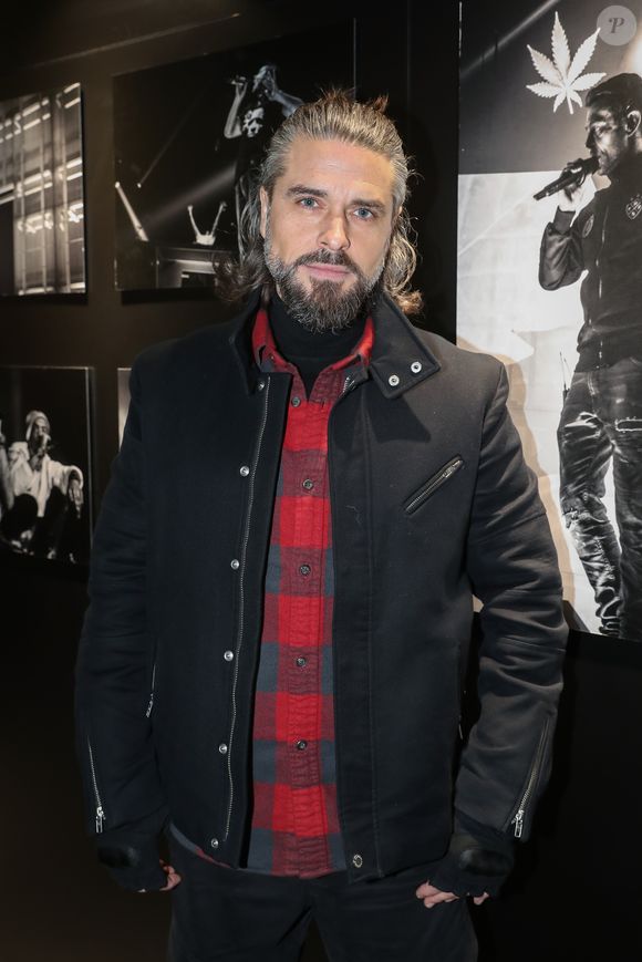 Exclusif - Anthony Dupray - Le photographe et comédien Gianni Giardinelli expose des photos inédites du groupe NTM, qu'il a pu suivre pendant leur dernière tournée au niveau -1 du Forum des Halles à Paris le 19 février 2020. La visite guidée de l'exposition a été suivie par un showcase de 2 heures au centre culturel Hip Hop. © Cyril Moreau/Bestimage