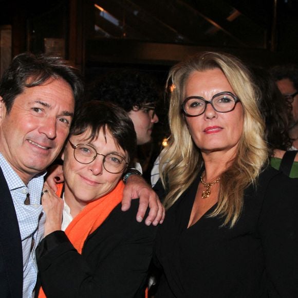 Jérémy Côme, Catherine Mathivat, Carole Fernandez, fondatrice du salon du livre de Saint-Germain-des-Près, entre "des pages avant la plage" - Personnalités aux Deux Magots pour la 3ème édition du salon du livre à Saint-Germain-des-Prés "Des pages avant la plage" à Paris le 6 juin 2026

© Philippe Baldini / Bestimage