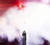Si le concours offre une énorme visibilité aux artistes,

La chanteuse Louane (Louane Emera), représentante de la France au concours de l'Eurovision, interpréte pour la première fois son titre Maman, en hommage à sa mère décédée lorsqu'elle avait 17 ans, devant les 80 000 spectateurs, suspendue sur une plateforme, plusieurs mètres au-dessus de la pelouse et des musiciens, du Stade de France à la mi-temps du match du Tournoi des Six Nations opposant la France à l'Écosse, à Saint-Denis, Seine Saint-Denis, France, le 15 mars 2025. © Cyril Moreau/Bestimage