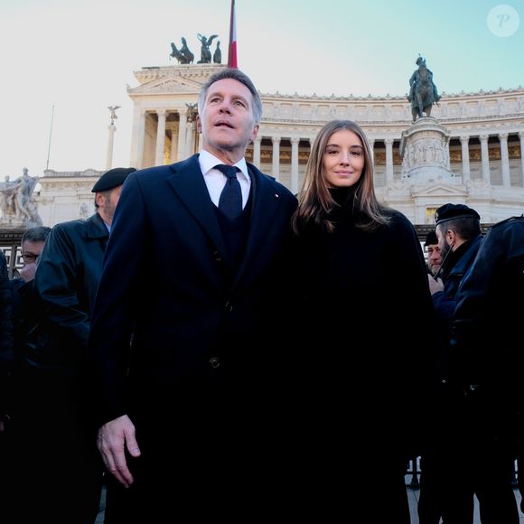 Emmanuel Philibert de Savoie et sa fille Vittoria lors du 146ème anniversaire de la Garde d'honneur du Panthéon au monument Victor-Emmanuel II (Altare della Patria - Autel de la Patrie) à Rome. Le 21 janvier 2024
© LaPresse / Panoramic / Bestimage
