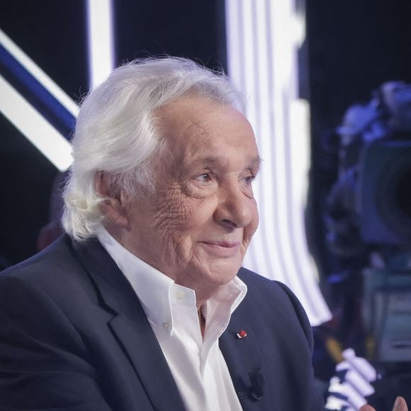 Michel Sardou, bien plus qu'une légende de la chanson, a longtemps eu une autre passion : l'élevage de chevaux de course.

Exclusif - Michel Sardou sur le plateau de l'émission Touche pas à mon poste (TPMP) présentée en direct par C.Hanouna et diffusée sur C8.

© Jack Tribeca / Bestimage