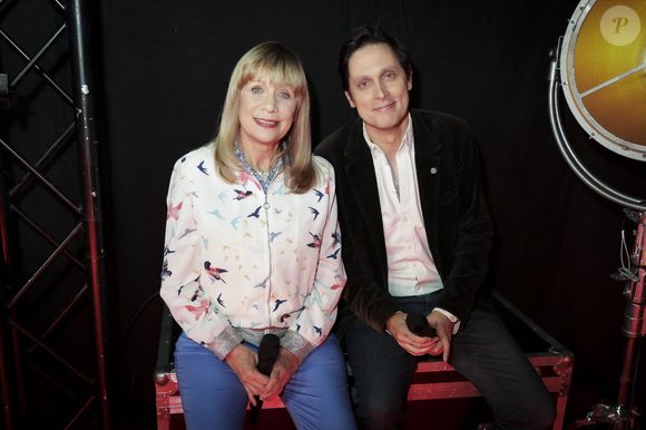 ... leur fils Baptiste Charden !!! Depuis quelques mois, Stone chante avec Charden ... ... ...Baptiste Charden, le fils qu'elle a eu avec le chanteur disparu ! Maintenant, Stone chante avec Charden (junior) !


Exclusif - Stone (Annie Gautrat) et son fils Baptiste Charden - Backstage - Enregistrement de l'émission "300 Choeurs : Le tour de France en chansons" à Paris, diffusée le 3 février 2023 à 21h10 sur France 3
© Jack Tribeca / Bestimage