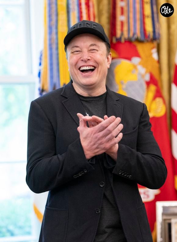 Celui qui est également père d'au moins 14 enfants continue ainsi de creuser l'écart avec les autres grandes fortunes mondiales.

Le président Donald Trump et Elon Musk tiennent une conférence de presse dans le Bureau ovale de la Maison Blanche à Washington, le 30 mai 2025.

© Zuma Press/Bestimage