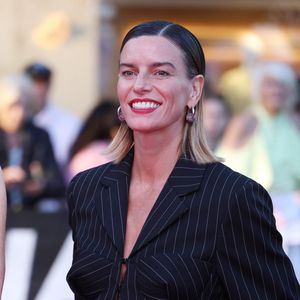 Fauve Hautot sur le pink carpet de la cérémonie de clôture du festival Canneseries saison 8 au palais des festivals à Cannes le 29 avril 2025. © Denis Guignebourg / Bestimage