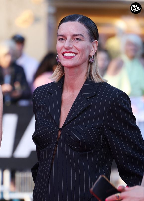 Fauve Hautot sur le pink carpet de la cérémonie de clôture du festival Canneseries saison 8 au palais des festivals à Cannes le 29 avril 2025. © Denis Guignebourg / Bestimage
