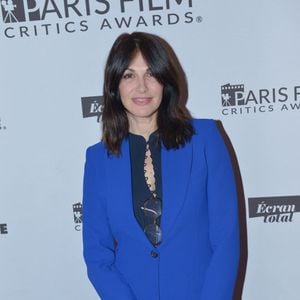 Cette difficulté à suivre des règles et à travailler sous les ordres l’a poussée à embrasser la carrière artistique.


Helena Noguerra à la Cérémonie des Paris Films Critics Awards au Silencio à Paris le 4 février 2024. 

© Rachid Bellak/Bestimage