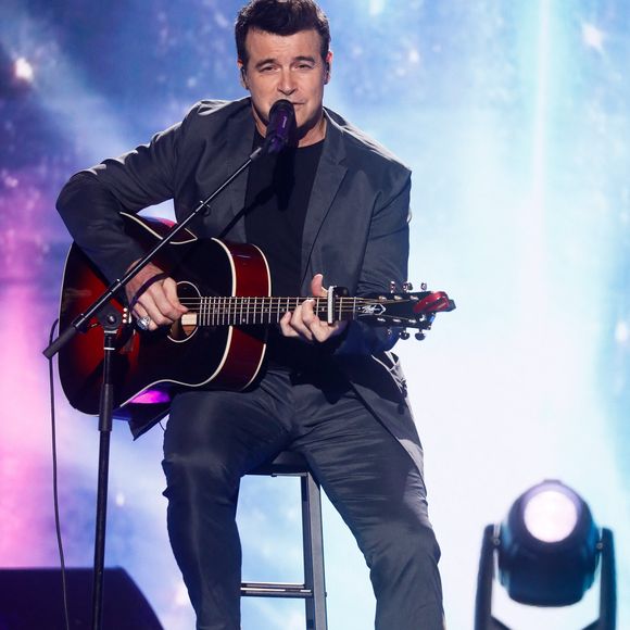 Exclusif -  Roch Voisine, idole d'enfance de Faustine Bollaert, vient la surprendre au cours de l'émission - Surprises - Enregistrement de l'émission "La boîte à secrets N°18", présentée par F.Bollaert et diffusée le 12 janvier 2024 sur France 3
© Christophe Clovis / Bestimage