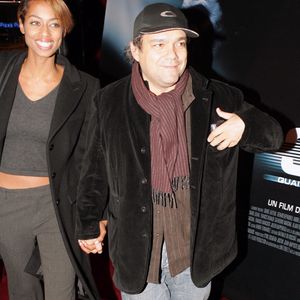 L'acteur français Didier Bourdon et sa compagne assistent à la première du dernier film d'Olivier Marchal, '36, Quai des Orfèvres', au Pathe Wepler à Paris, France, le 15 novembre 2004. Photo par Laurent Zabulon/ABACA.