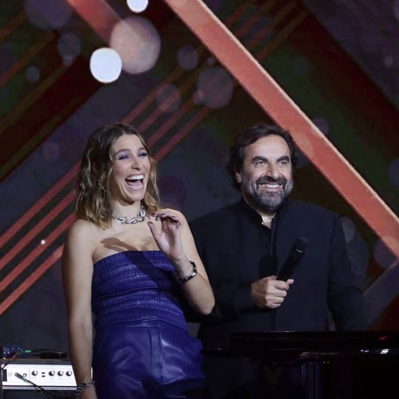Des duos inédits et reprises de grands classiques sont au programme.

Laury Thilleman, André Manoukian, lors de l'enregistrement de l'émission "La fête de la chanson française - 20 ans d'émotions" présentée par L.Thilleman et A.Manoukian, et diffusée le 17 avril sur France 3 à Paris, France, le 9 décembre 2025. © Jack Tribeca/Bestimage
