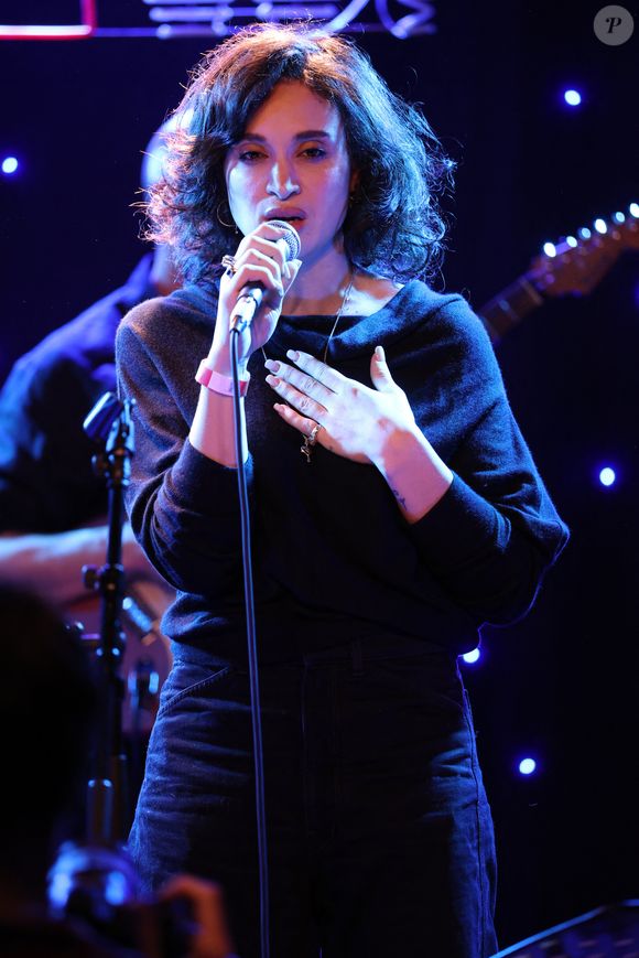 Mais contre toute attente, alors que tout était prêt, l'artiste a tout annulé. 

Exclusif - Camélia Jordana - "Pour l'Iran", Des graines de liberté : un concert de soutien au peuple iranien au New Morning à Paris le 15 mars 2026.

© Julien Sarkissian / Bestimage