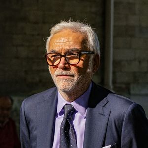 Chaque été, Pascal Praud profite des paysages de la Méditerranée pour s’accorder quelques jours de repos loin des plateaux de télévision et des studios de radio...

Pascal Praud - Obsèques du journaliste Jean-Pierre Elkabbach au cimetière du Montparnasse dans le 14ème arrondissement de Paris, France. © Pierre Perusseau/Bestimage