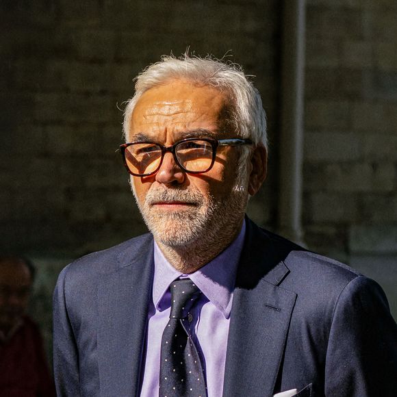 Chaque été, Pascal Praud profite des paysages de la Méditerranée pour s’accorder quelques jours de repos loin des plateaux de télévision et des studios de radio...

Pascal Praud - Obsèques du journaliste Jean-Pierre Elkabbach au cimetière du Montparnasse dans le 14ème arrondissement de Paris, France. © Pierre Perusseau/Bestimage