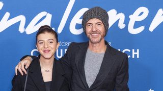 Nina, la fille de Calogero, ne fait pas que lui ressembler : à 22 ans, elle est aussi talentueuse que lui !