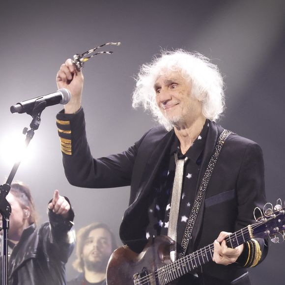 L'artiste revendique une vie simple, loin de l'agitation parisienne.

Exclusif - Louis Bertignac, sur la scène du concert solidaire pour les enfants de la guerre "Ensemble à l'Olympia" à Paris présenté par EliseCare le 10 février 2025.
© Jack Tribeca / Pierre Perusseau / Bestimage