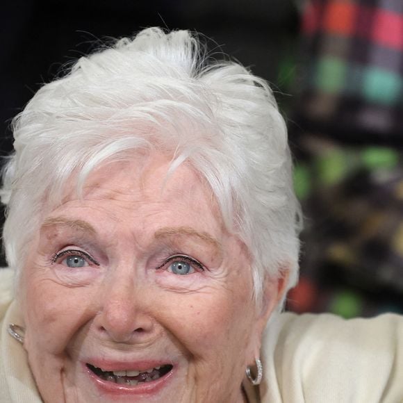 Line Renaud - Line Renaud, 97 ans, a inauguré un jardin public qui porte son nom, à Lille, France, le mercredi 17 décembre 2025.

© Claude Dubourg/Bestimage