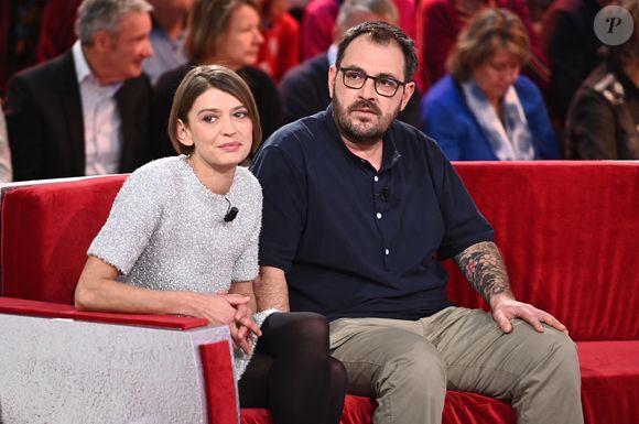 Exclusif - Le chef Romain Brard et Priscilla Picardat , champion du monde de cassoulet 2023 et 2025- Enregistrement de l'émission "Vivement dimanche" au studio Rive gauche, le 18 mars 2025, présentée par M.Drucker, et diffusée le 23 mars 2025 sur France 3.
© Guillaume Gaffiot / Bestimage