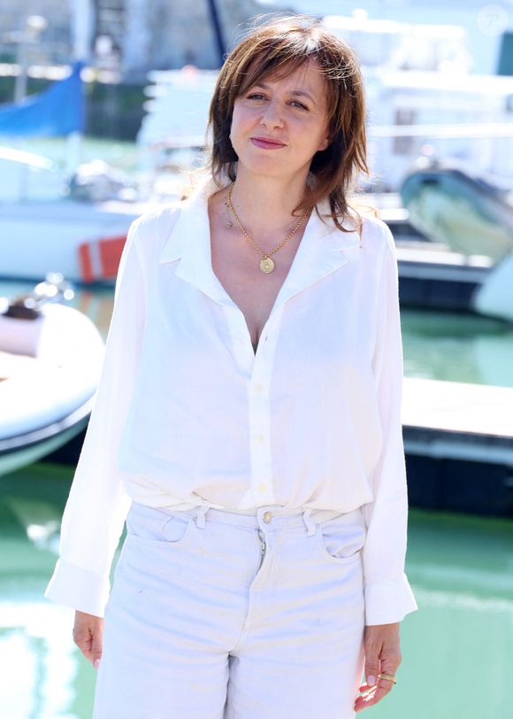 Valérie Bonneton - Photocall de la série "L'affaire Laura Stern" lors du 27ème Festival de la Fiction de la Rochelle, le 18 septembre 2025.
© Denis Guignebourg / Bestimage