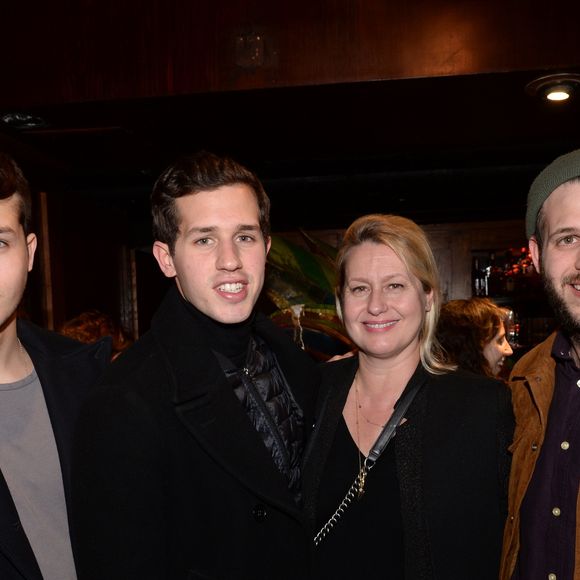 Ses trois fils, Alessandro, Victor et Giacomo, ont chacun pris leur envol pour l’été, laissant leur mère profiter de la saison… mais en comité réduit...

Luana Belmondo avec ses fils Giacomo Belmondo, Victor Belmondo et Alessandro Belmondo à l'after-party du film "Mon Bébé" au Buddha-Bar à Paris, France, le 11 mars 2019. © Rachid Bellak/Bestimage