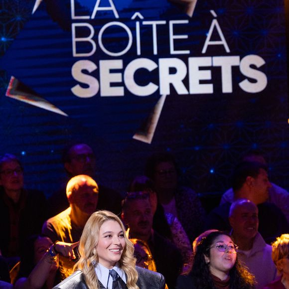 Santa lors de l'enregistrement de l'émission "La Boîte à secrets", présentée par Faustine Bollaert et diffusée le 17 octobre sur France 3, dans les studios du Lendit à Saint-Denis, France, le 23 septembre 2025.

© Cyril Moreau/Bestimage