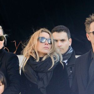 Johnny Hallyday est décédé le 5 décembre 2017 à 74 ans. Ses obsèques ont eu lieu quatre jours plus tard à l'église de la Madeleine.

David Hallyday, Laura Smet, Laeticia Hallyday, ses filles Jade et Joy devant l'église de la Madeleine pour les obsèques de Johnny Hallyday à Paris, France, le 9 décembre 2017.

© Veeren/Bestimage