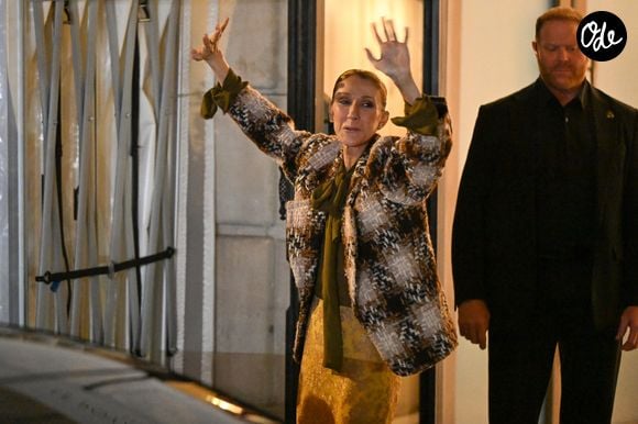 "Vous chantez tellement bien", lui a-t-elle ainsi lancé

Céline Dion, de retour d'une séance intense de répétitions, prend le temps de saluer ses fans devant l'hôtel Royal Monceau à Paris le 9 septembre 2026 © Lionel Urman / Bestimage