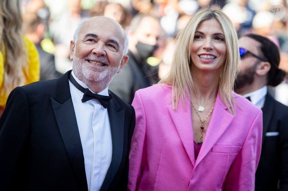 Gérard Jugnot et sa femme Patricia Campi - Montée des marches du film "Coupez !" pour la cérémonie d’ouverture du 75ème Festival International du Film de Cannes. Le 17 mai 2022
© Cyril Moreau / Bestimage