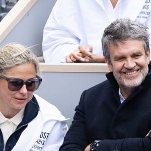 Laure Boulleau et Hervé Mathoux dans les tribunes lors des Internationaux de France de Tennis de Roland Garros 2025, à Paris, France, le 27 mai 2025. © Jacovides-Moreau/Bestimage