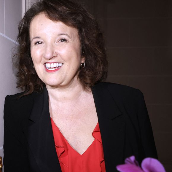 Anne Roumanoff - Soirée de gala pour la Fondation de la Recherche en Physiologie, « Les Stéthos d'Or », au Four Seasons Hôtel George V à Paris, le 16 mars 2026. © Cédric Perrin/Bestimage