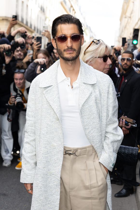 Pierre Niney au défilé Lacoste Prêt à porter Printemps / Eté 2025 lors de la Fashion Week à Paris le 1er octobre 2024. © Jeremy Melloul / Bestimage