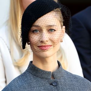 Issue d’une illustre famille italienne, Béatrice s’est distinguée par sa carrière de journaliste engagée, loin des clichés souvent associés aux princesses modernes. 

Beatrice Borromeo dans la cour du palais princier le jour de la fête nationale de Monaco le 19 novembre 2024.

© Jean-Charles Vinaj / Pool Monaco / Bestimage