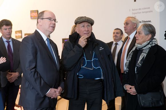 Exclusif - Le prince Albert II de Monaco, Sebastiao Salgado avec sa femme Lélia - Le prince Albert II de Monaco visite l'exposition du photographe Sebastiao Salgado au musée de l'homme à Paris le 21 février 2019. © Cyril Moreau/Bestimage