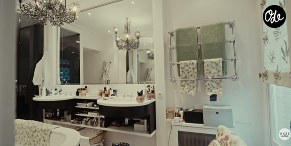 Mathilde Favier fait visiter son appartement parisien pour Vogue Japan