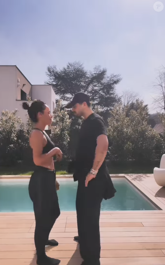 Ensemble près d'une piscine, entre complicité et maîtrise technique, ceux qui avaient perdu lors de la finale de la saison 3 de l'émission de DALS prouvent qu'ils n'ont (absolument) rien perdu de leur superbe. 

Amel Bent et Chirstophe Licata le 22 mars 2026 sur Instagram