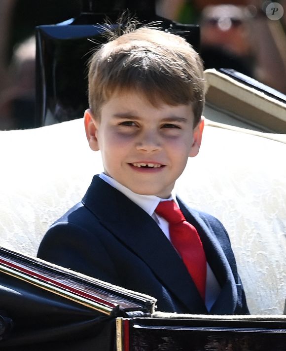 Le prince Louis de Galles - Les membres de la famille royale britannique arrivent à Buckingham Palace pour la cérémonie Trooping the Colour à Londres, le 14 juin 2025. Affecté par le crash du Boeing 787 Dreamliner à Ahmedabad du 12 juin, le souverain et les officiels porteront un brassard noir en hommage aux plus de 270 victimes. Bon nombre d'elles étaient des ressortissants britanniques.
© Goff Inf / Bestimage