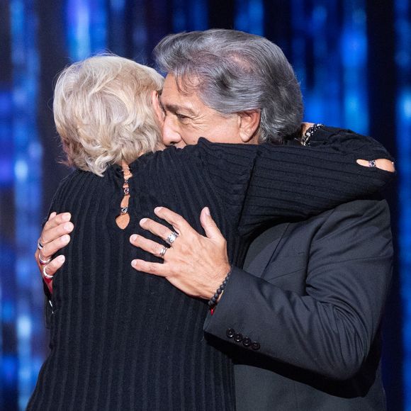 Exclusif - Monique (épouse de Frédéric François), Frédéric François pour les surprises de l'enregistrement de l'émission « La Boîte à secrets », présentée par F. Bollaert et diffusée le 16 janvier 2026 sur France 3, dans les studios du Lendit à Saint-Denis, France, le 16 décembre 2025. © Cyril Moreau/Bestimage