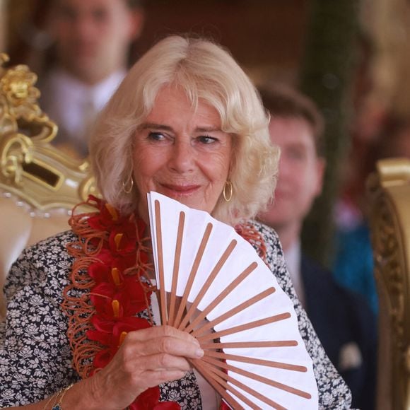 La reine Camilla Parker Bowles a récemment honoré une tradition de Noël de la famille royale britannique

Le roi Charles III et la reine Camilla assistent à une cérémonie d'adieu au village de Siumu, à la fin de leur visite officielle en Australie.