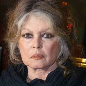 Brigitte Bardot, star du cinéma des années 60 et militante des droits des animaux, rencontre Dalil Boubakeur, chef de la communauté musulmane française, à la mosquée de Paris. Ils ont parlé de l'abattage traditionnel des moutons et de la possibilité de réduire la douleur des animaux. © Mousse/ABACA. 55907-9. Paris-France, 11 février 2004.