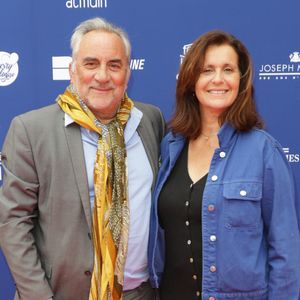 Mais celui qui vit depuis plus de 30 ans une belle histoire d'amour avec l'actrice et réalisatrice Pascale Pouzadoux y a depuis racheté une maison

Antoine Duléry et Pascale Pouzadoux au photocall de la 4ème édition du festival du film de Demain à Vierzon, France, le 5 juin 2025. © Coadic Guirec/Bestimage