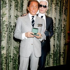 Il est décédé à son domicile à Rome
Valentino & Karl Lagerfeld – Valentino Garavani reçoit la Grande Médaille de Vermeil de la Ville de Paris des mains du maire Bertrand Delanoë, dans les salons de l’Hôtel de Ville.
Guillaume Gaffiot/Bestimage