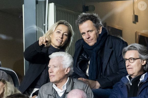 Anne Sophie Lapix et Arthur Sadoun - Personnalités à la finale de la coupe du monde de rugby Afrique du Sud / Nouvelle Zélande (12 - 11) au stade de France à Saint-Denis le 28 octobre 2023.