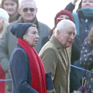 Sa soeur, la princesse Anne, lui a rendu visite avant son départ. 

Le roi Charles III et la princesse Anne assistent à l'office du dimanche matin dans le Norfolk, le 29 Decembre 2024. Photo par Imago/PsnewZ/Bestimage