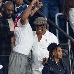 Yannick Noah avec ses fils Joakim et Joalukas Noah, Jaden Smith - Les célébrités dans les tribunes lors du match aller de la demi-finale de la Ligue Des Champions 2025-2026 (LDC) "Paris Saint-Germain (PSG) - Bayern Munich (5-4)" au Parc des Princes, le 28 avril 2026.
© Cyril Moreau/Bestimage