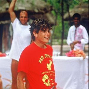 Avec une nouvelle ligne de maillots de bain inspirée de la celle lancée par la princesse en 1986. 


Stéphanie de Monaco sur la plage avec un t-shirt et un maillot de bain Pool Position AGENCE / BESTIMAGE