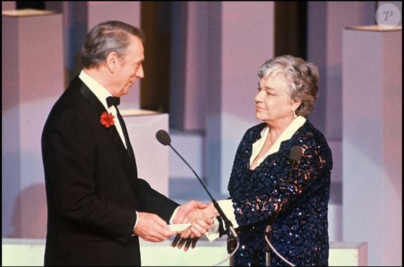 Yves Montand et Simone Signoret, lors de la cérémonie des César en 1985. RINDOFF-PATERSON / BESTIMAGE