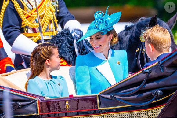 La princesse Charlotte de Galles, Catherine (Kate) Middleton, princesse de Galles, - Les membres de la famille royale britannique arrivent à Buckingham Palace pour la cérémonie Trooping the Colour à Londres, le 14 juin 2025. Affecté par le crash du Boeing 787 Dreamliner à Ahmedabad du 12 juin, le souverain et les officiels porteront un brassard noir en hommage aux plus de 270 victimes. Bon nombre d'elles étaient des ressortissants britanniques.
© Backgrid / Bestimage
